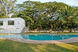 The Ashok Hassan piscine