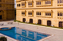 gorbanch palace piscine