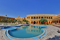 gorbanch palace piscine